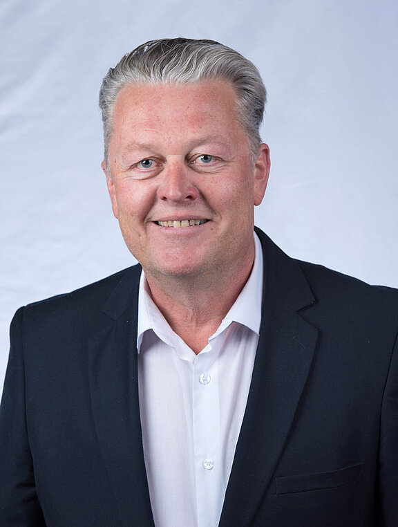 Egger_Alexander_2021_Passfoto2.jpg  